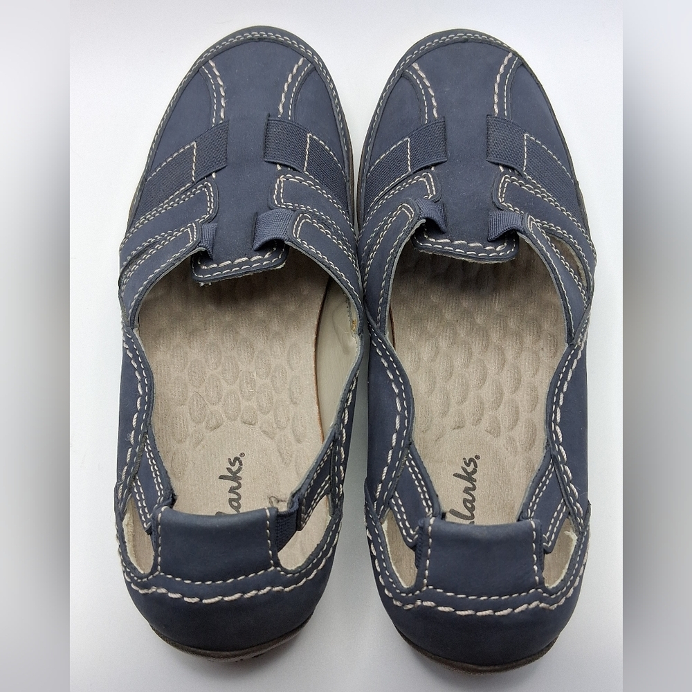 Clarks Mary Jane Loafers/Driving Shoes with Light Arch Support & White Stitching - Picture 4 of 13